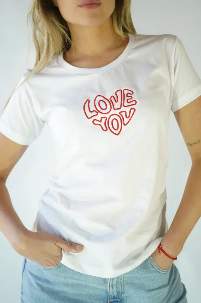 Remera Love You Bordado