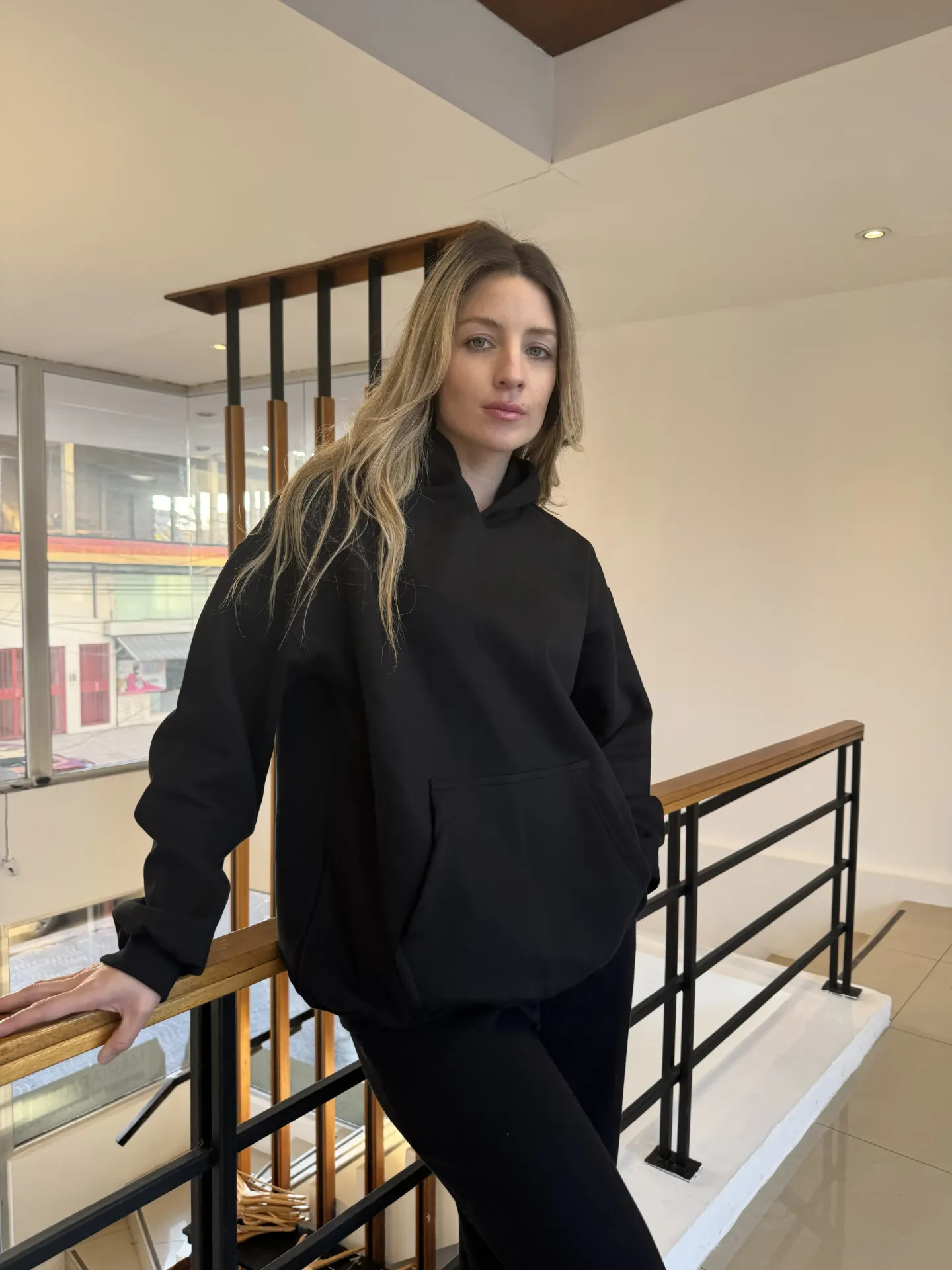 [BOC-M-NE] Buzo Oversize Canguro (M, Negro)