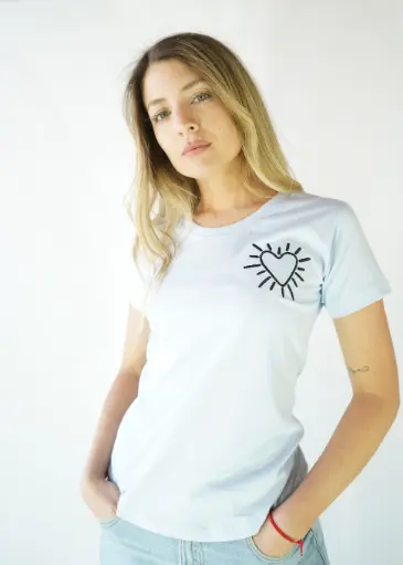 Remera Corazon Bordado
